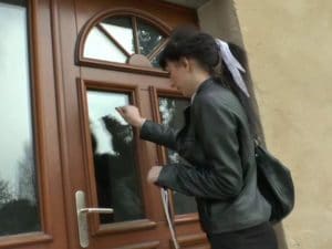 Femme aux petits nichons baisée en plein chantier